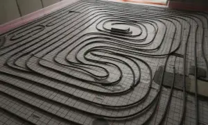 Ile pętli podłogówki potrzebujesz do salonu 30 m², aby zaoszczędzić?