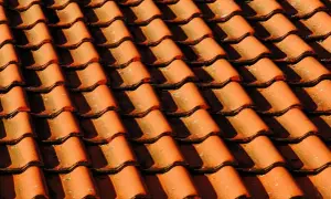 Ile waży dachówka cementowa? Kluczowe informacje o jej ciężarze i wymiarach