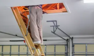 Jak zabudować właz na strych – krok po kroku do estetycznej izolacji