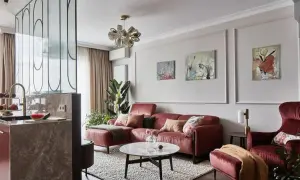 Inspiracje na ścianę przy stole w salonie – stwórz elegancką aranżację