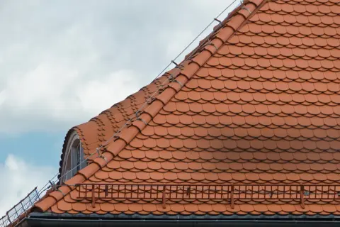 Z czego jest dachówka? Poznaj materiały i tajniki produkcji dachówek