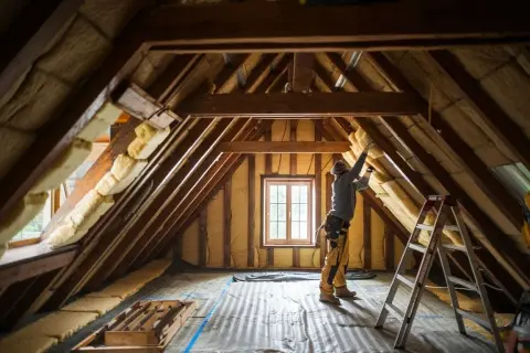 Jak skutecznie ocieplić podłogę na strychu? Wybierz najlepsze materiały!