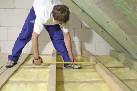 Co na podłogę na strychu? Najlepsze materiały i metody układania