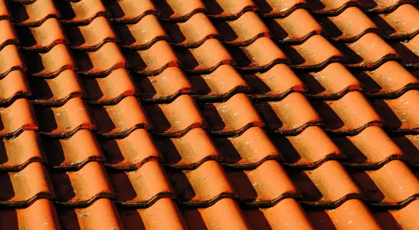 Ile waży dachówka betonowa? Kluczowe informacje, które musisz znać!
