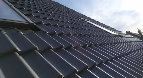 Jakie są koszty metra kwadratowego dachówki? Poznaj szczegóły i ceny.