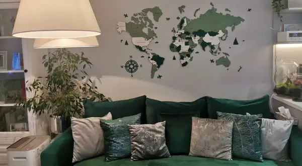 Co na ścianę w salonie? Inspiracje, które odmieniają wnętrza na zawsze