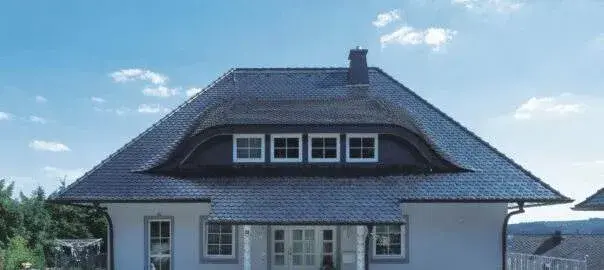 Rodzaj dachówki ceramiczne układane jak rybia łuska – poznaj ich zalety i zastosowanie