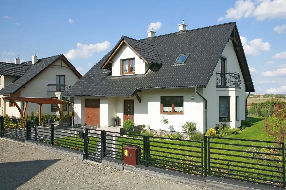 Zdjęcie Ile kosztuje dachówka Braas Celtycka na m²? Zobacz szczegóły i oszczędności!