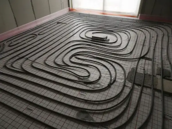Ile pętli podłogówki potrzebujesz do salonu 30 m², aby zaoszczędzić?